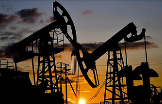 Rusya tavan fiyat uygulayanlara petrol satışı yasağını uzattı