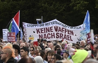 Berlin'de "Gazze'de soykırımı durdurun" çağrısıyla barış gösterisi yapıldı
