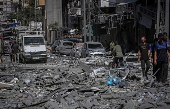 Katil İsrail'in Gazze'ye bugün düzenlediği saldırılarda 49 Filistinli yaşamını yitirdi