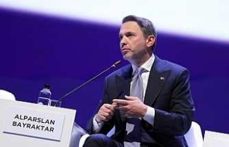 Bayraktar: Türkiye-Rusya arasındaki gaz alım sözleşmesi bir yıl uzatıldı