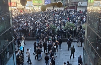 İran’da ekonomik kriz: Tahran’da kur şoku sonrası halk sokağa indi