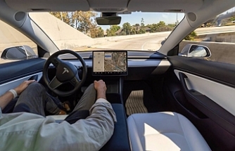 Elon Musk duyurdu: Tesla'da otonom sürüş paralı oluyor