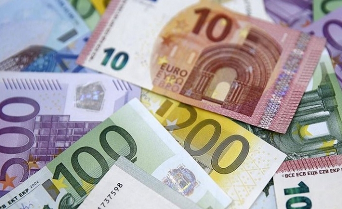 Euro ilk kez 23 lirayı aştı