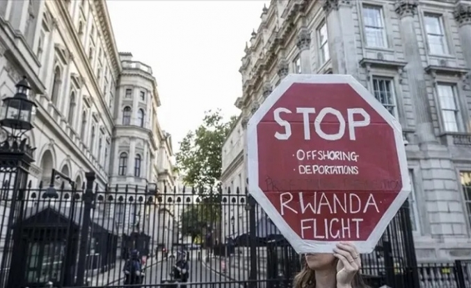 İngiltere Kralı, düzensiz göçmenlerin Ruanda'ya sınır dışı edilmesine ilişkin tasarıyı onayladı