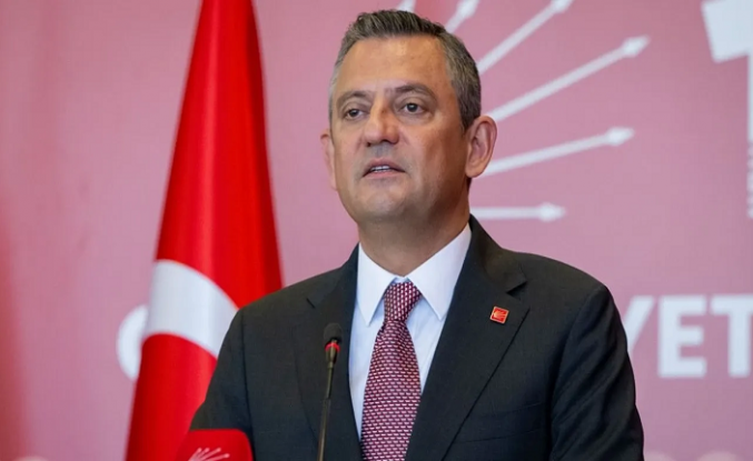 Özgür Özel yeniden CHP Genel Başkanı seçildi