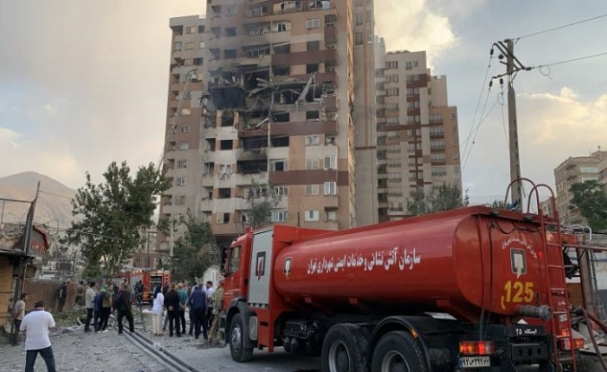 Katil İsrail İran'a saldırıyor