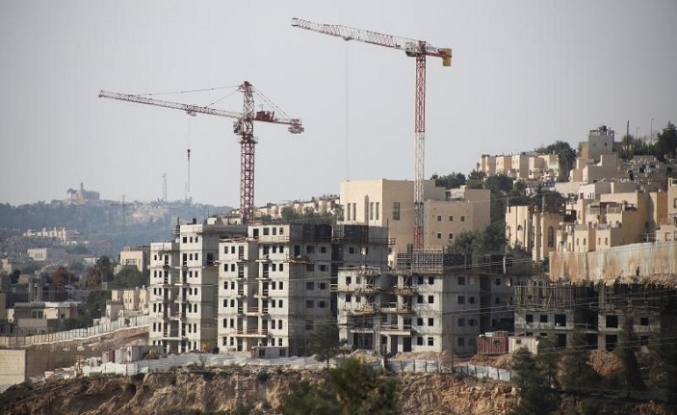 Soykırımcı İsrail Doğu Kudüs’ün güneyinde bin 300 yeni yasa dışı yerleşim birimini onayladı