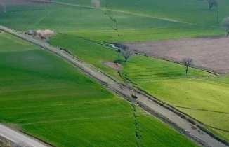 Depremin merkez üssünde kilometrelerce uzunlukta fay kırığı böyle görüntülendi